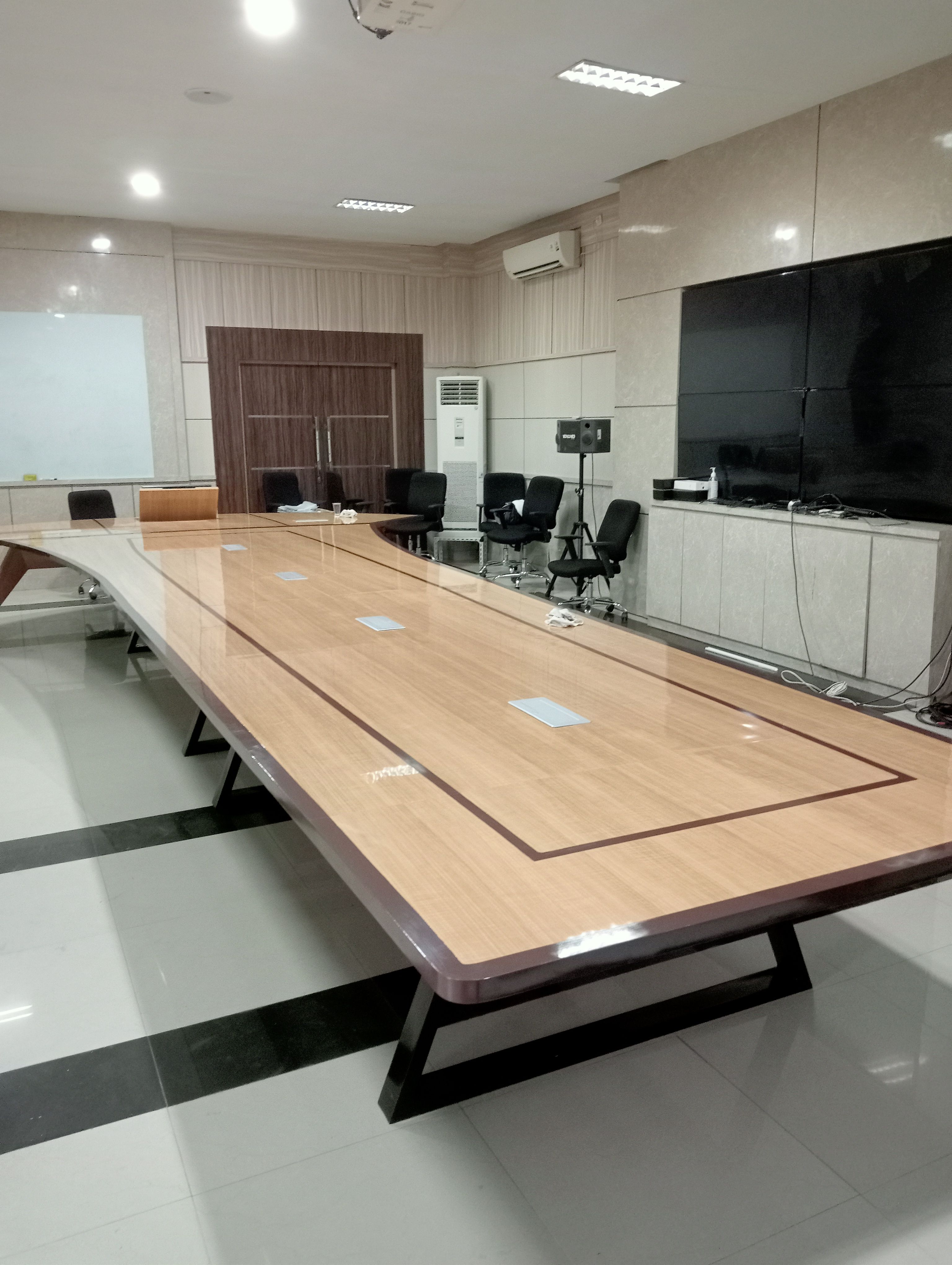 Meja Rapat, foto 2